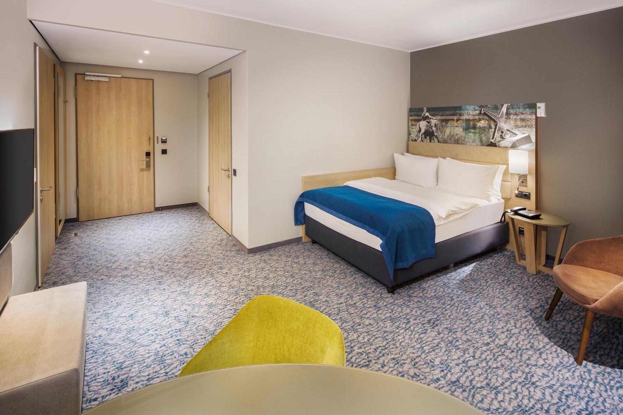 Queen Room Accessible